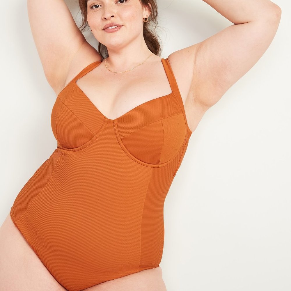 NWT Old Navy Ribbed Underwire Swimsuit.